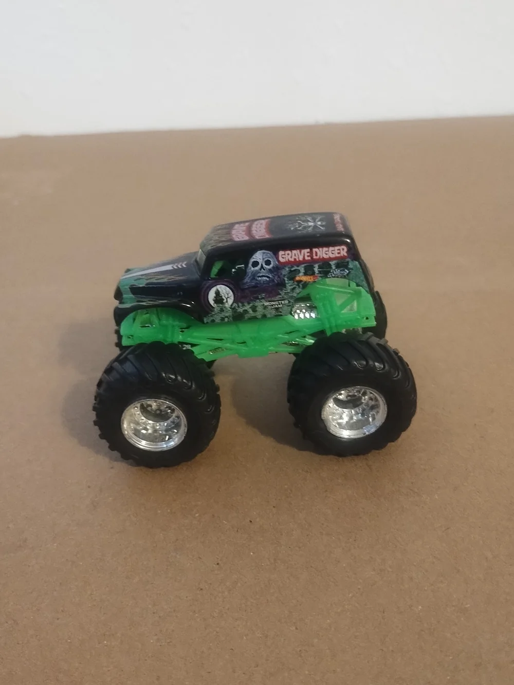 Monster Jam Grave Digger Monster Truck 1:64 Hot Wheels Toys
